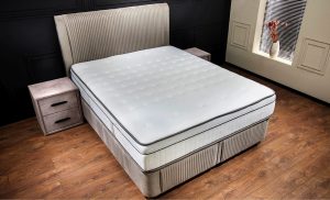 Pat tapitat cu saltea 015577